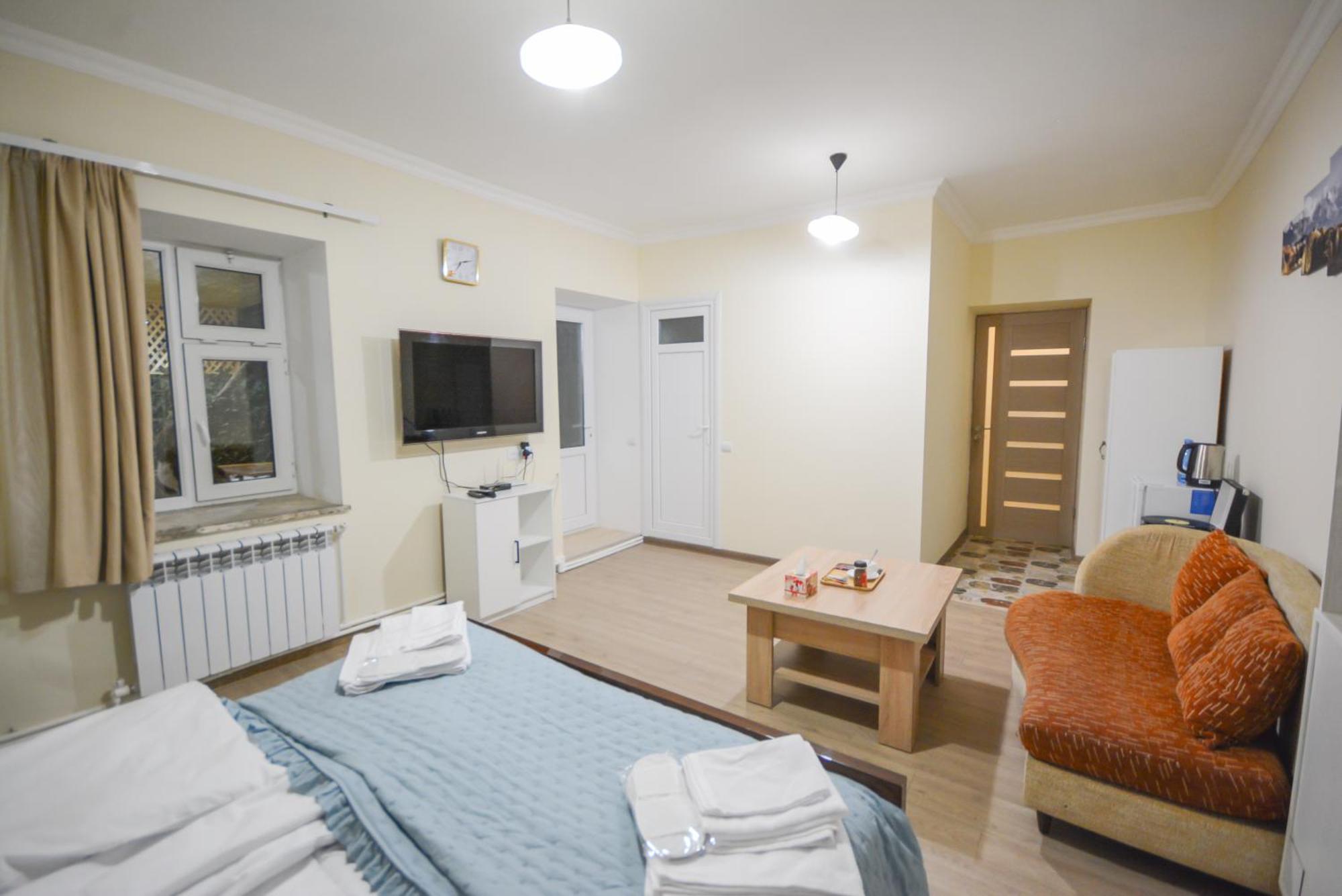Hotel Eleven - 11 à Yeghegnadzor Extérieur photo