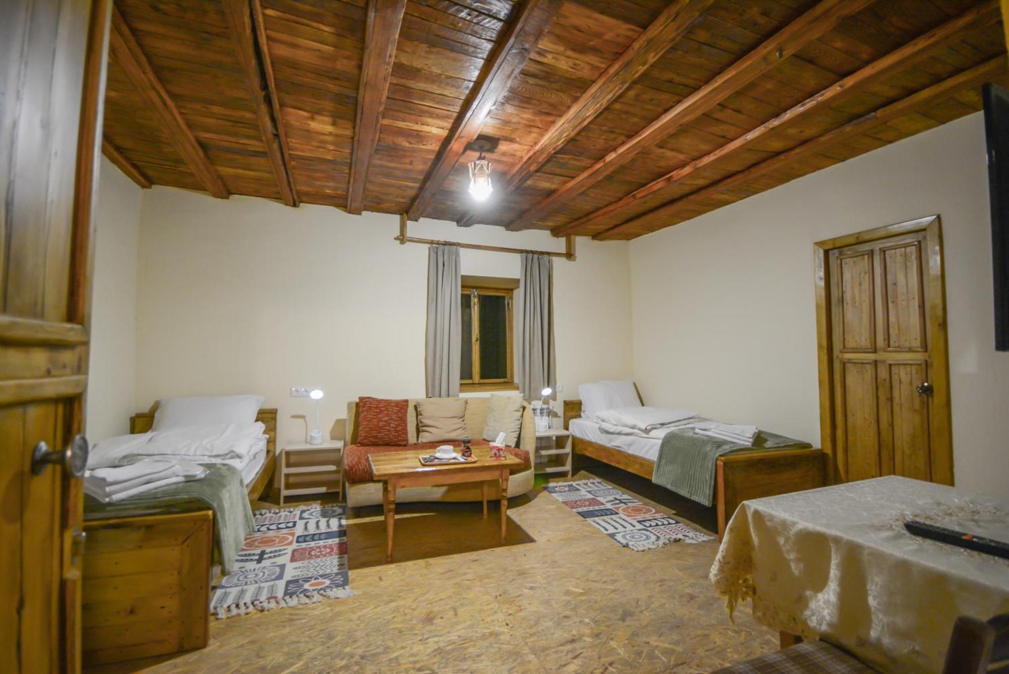 Hotel Eleven - 11 à Yeghegnadzor Extérieur photo